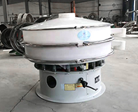 塑料振動篩從篩網到篩框采用的全是pp塑料材質，該材質無色，無味，無化學反應，使用壽命長。