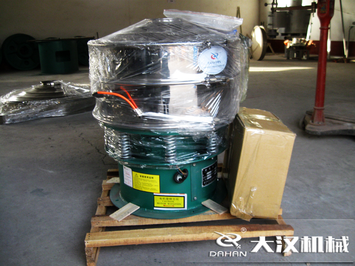 超聲波旋振篩 三氯蔗糖粉超聲波振動篩采用不銹鋼+碳鋼材質(zhì)的產(chǎn)品能夠更好的節(jié)省成本,同時能夠達到想要的篩分效果。