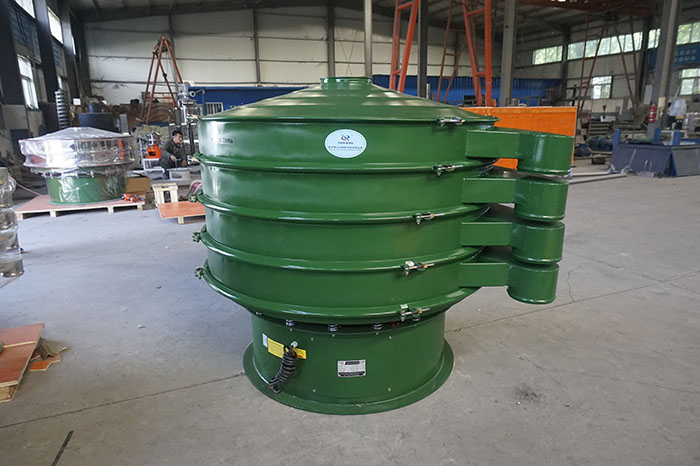 直徑1000mm振動(dòng)篩主要采用的是碳鋼材質(zhì)的直徑為1000mm的振動(dòng)篩，對(duì)于層級(jí)用戶可根據(jù)自己的需求進(jìn)行選擇。