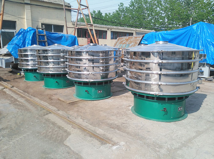 直徑1500mm振動篩特點:該產品的尺寸較大篩分量多。