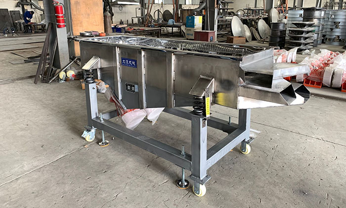 糧食直線(xiàn)振動(dòng)篩整機(jī)展示