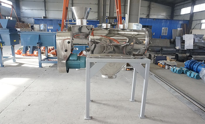 氣旋篩分機與氣流篩分機的篩分原理基本相似，所以針對于其旋篩分機的篩分壓力。會比氣流篩分機的壓力要大一些。