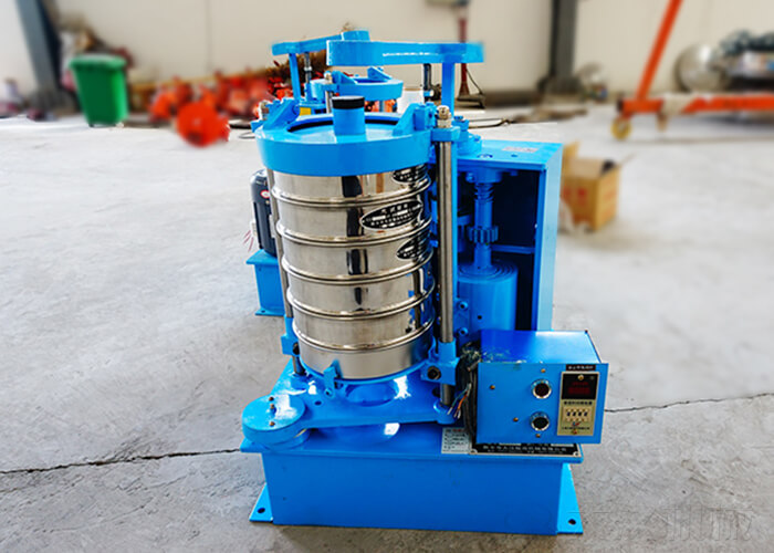 拍擊篩具有水平圓周運動和垂直敲擊運動，下料快、不易堵塞