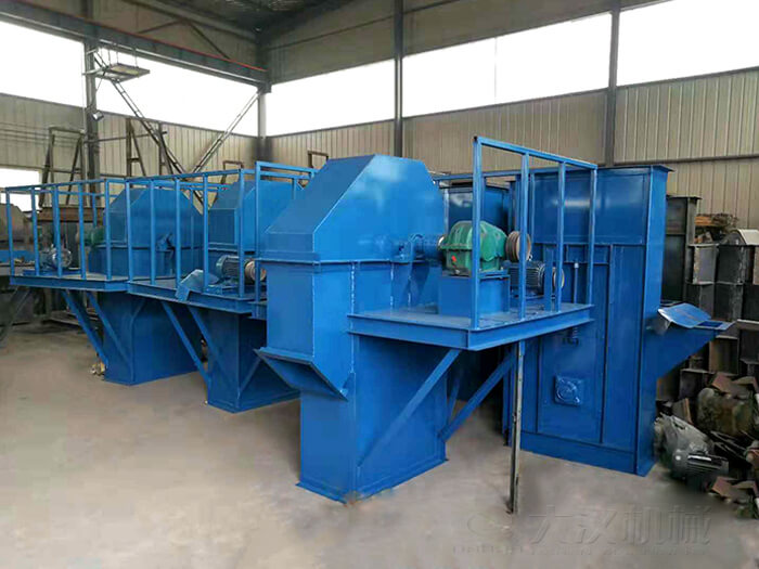 TD斗式提升機(jī)產(chǎn)品概述:屬于向上式的料斗式的垂直運(yùn)動,能夠完成較高距離的提升。